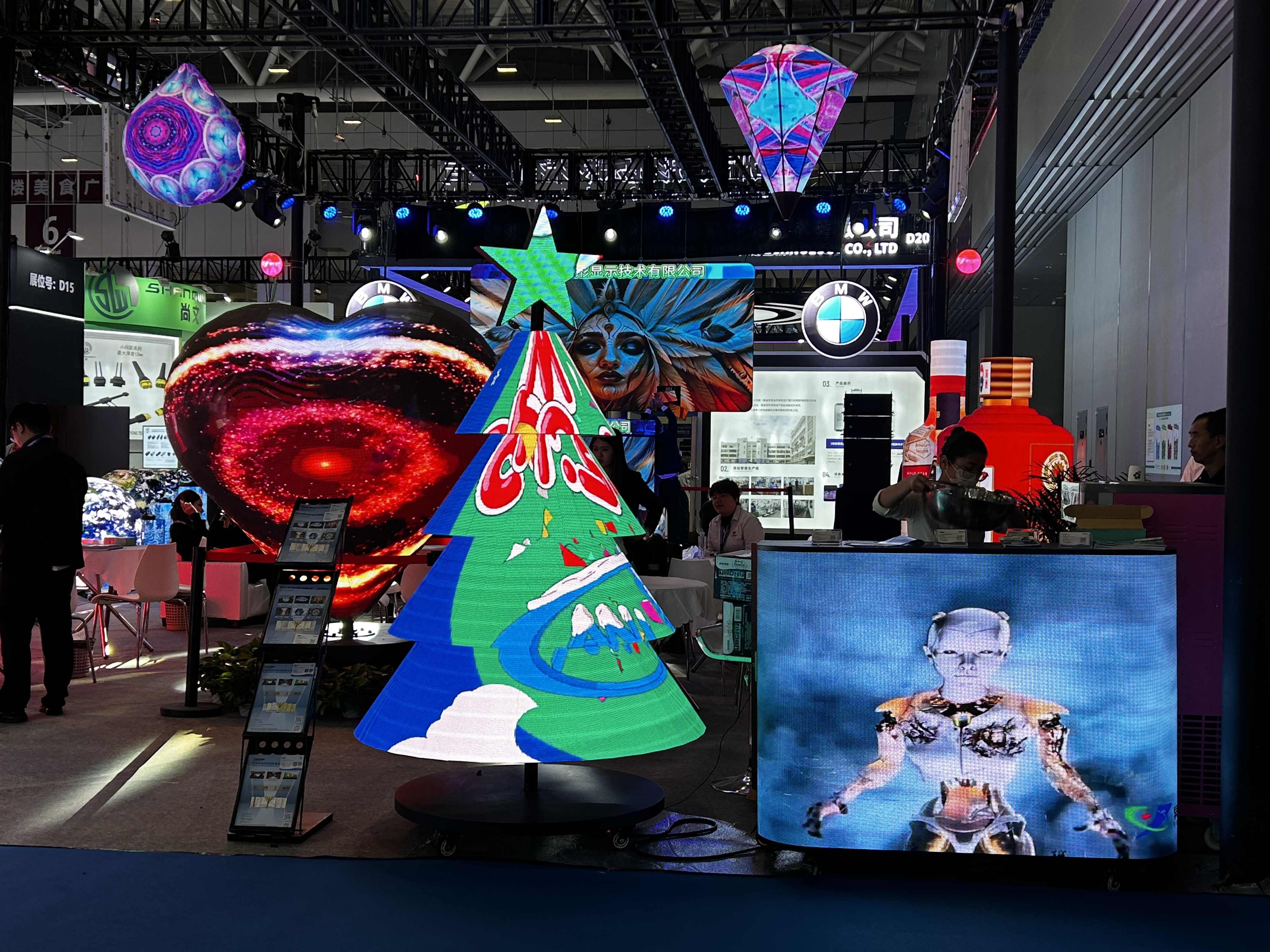 Create a Festive Atmosphere with a Christmas Tree–Shaped LED Screen